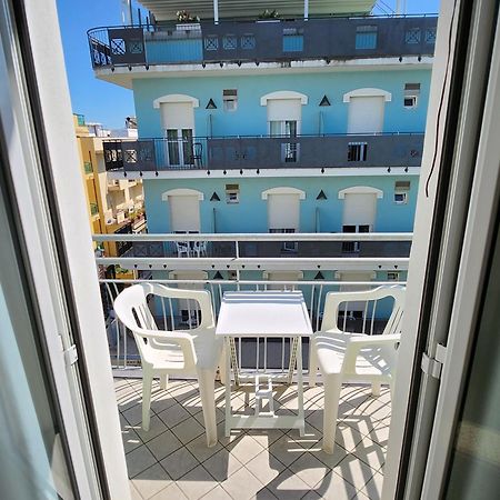 Alevon Hotel Ріміні Екстер'єр фото