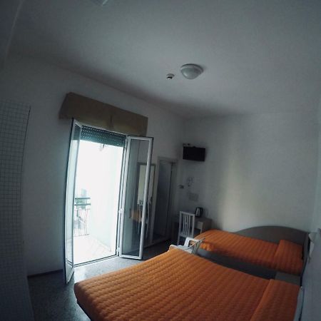 Alevon Hotel Ріміні Екстер'єр фото