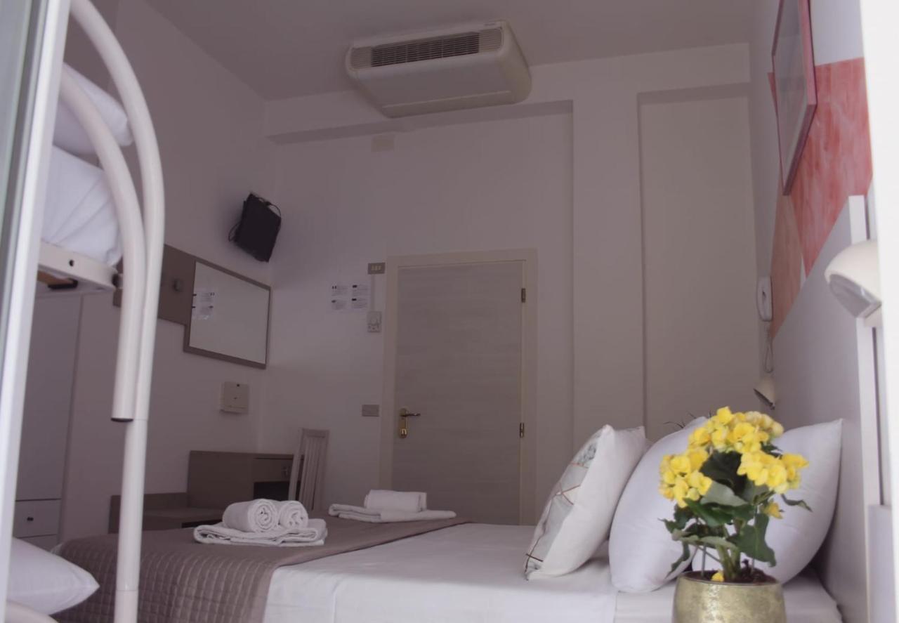 Alevon Hotel Ріміні Екстер'єр фото