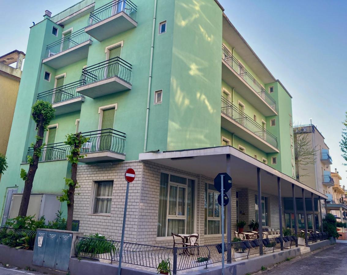 Alevon Hotel Ріміні Екстер'єр фото