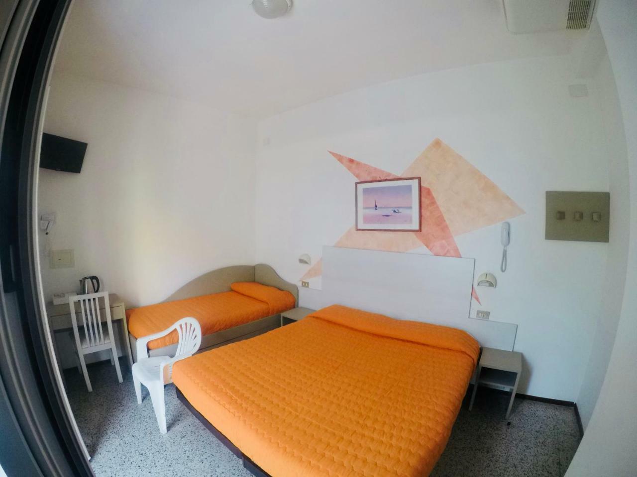 Alevon Hotel Ріміні Екстер'єр фото
