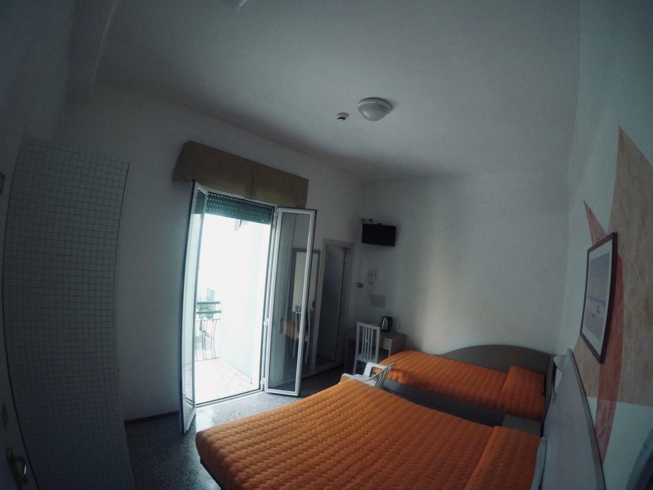 Alevon Hotel Ріміні Екстер'єр фото