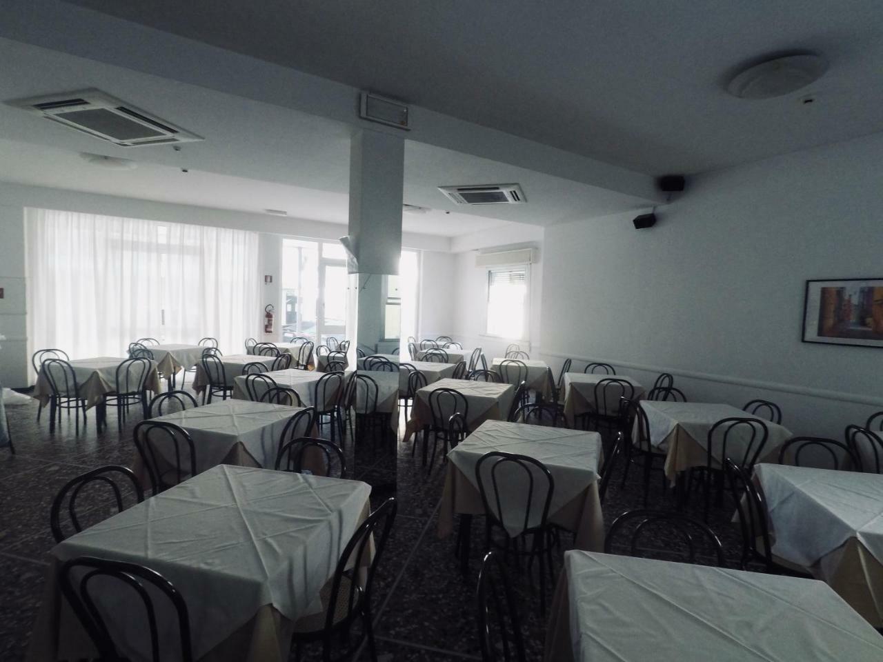 Alevon Hotel Ріміні Екстер'єр фото